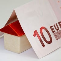 10 euroschein über modellhaus